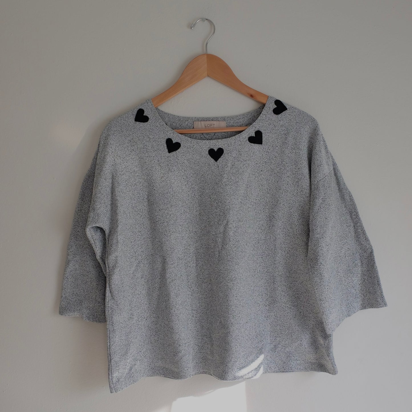 black and white 3/4 sleeve top
