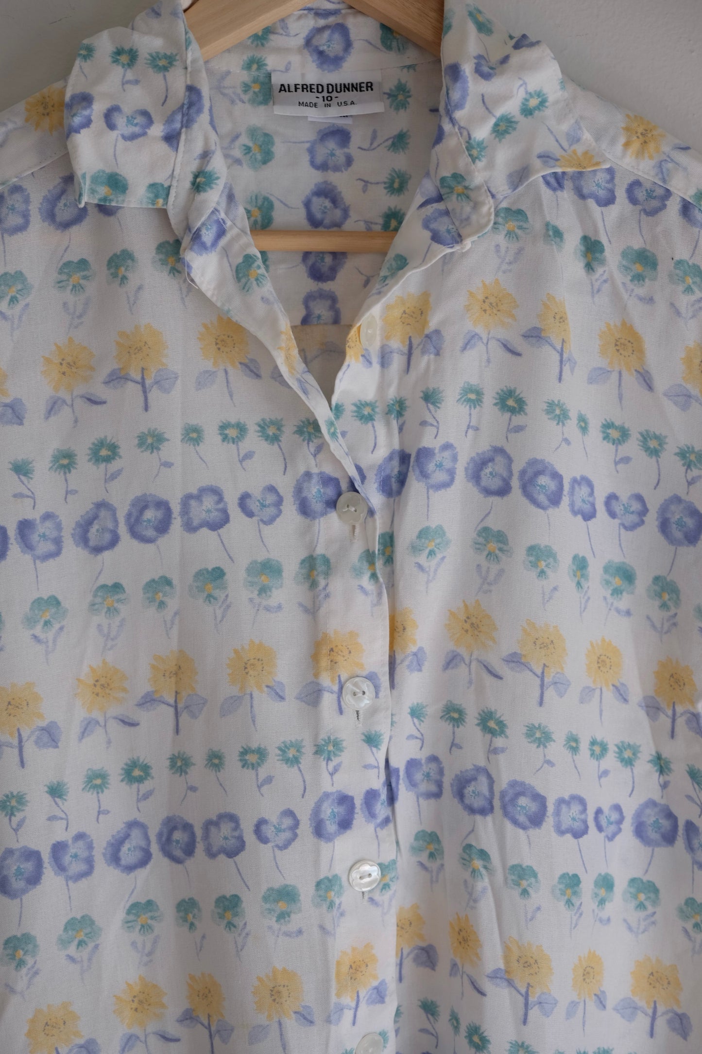 [frizzy finds] floral button up short sleeve