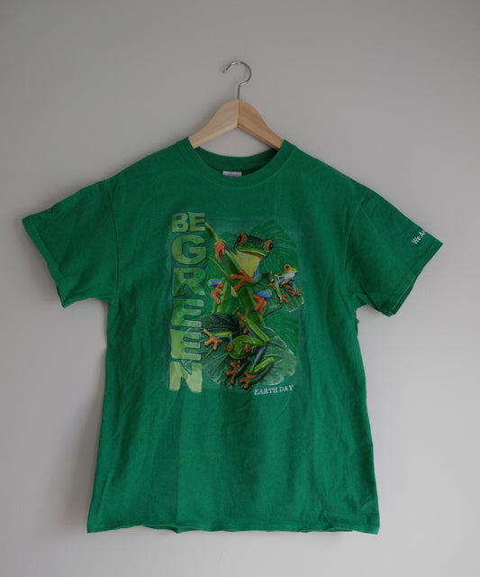 [frizzy finds] be green! t-shirt